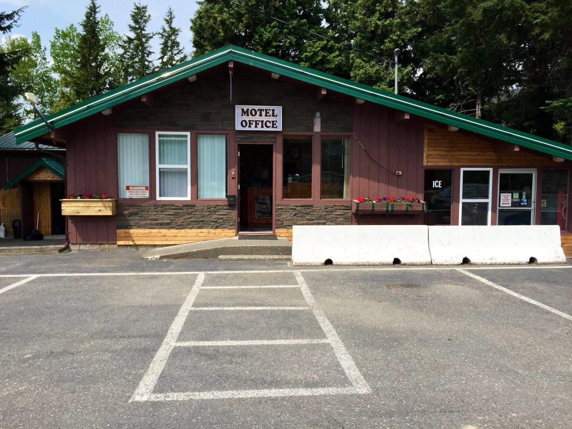 Copper River Motel Terrace Exterior photo