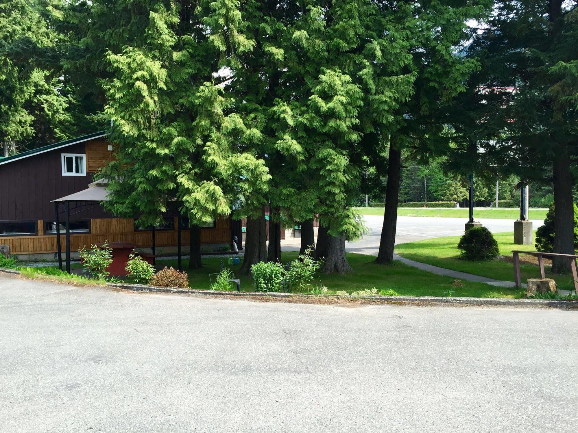 Copper River Motel Terrace Exterior photo