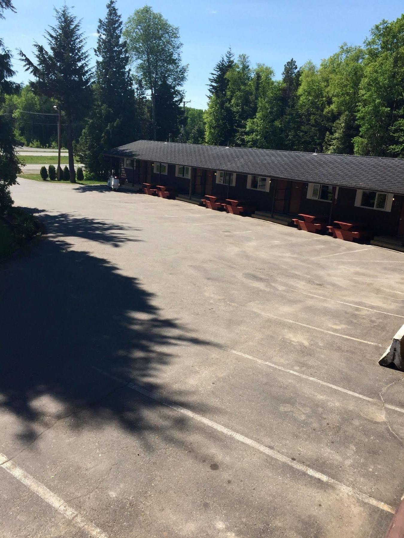 Copper River Motel Terrace Exterior photo