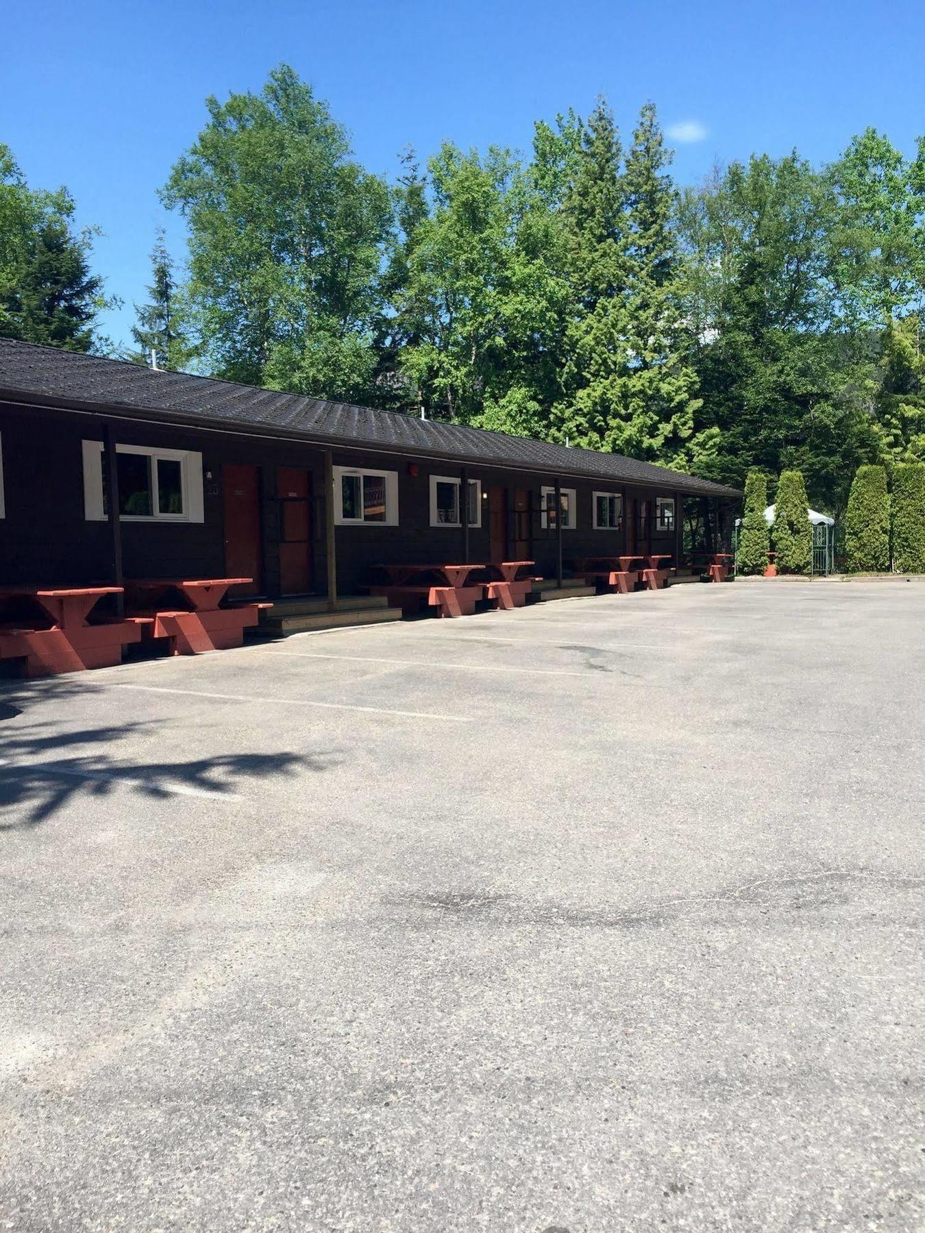 Copper River Motel Terrace Exterior photo