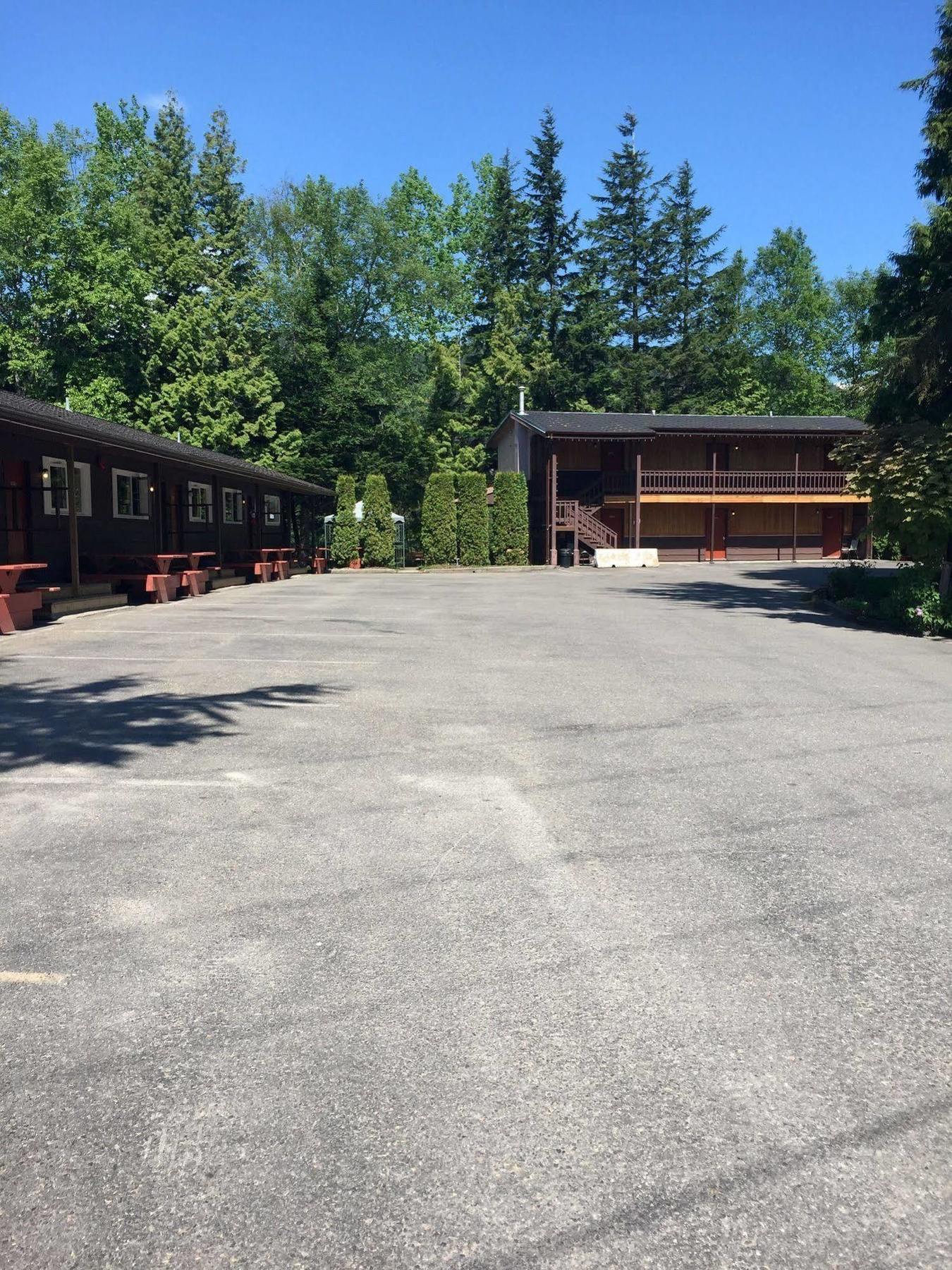 Copper River Motel Terrace Exterior photo